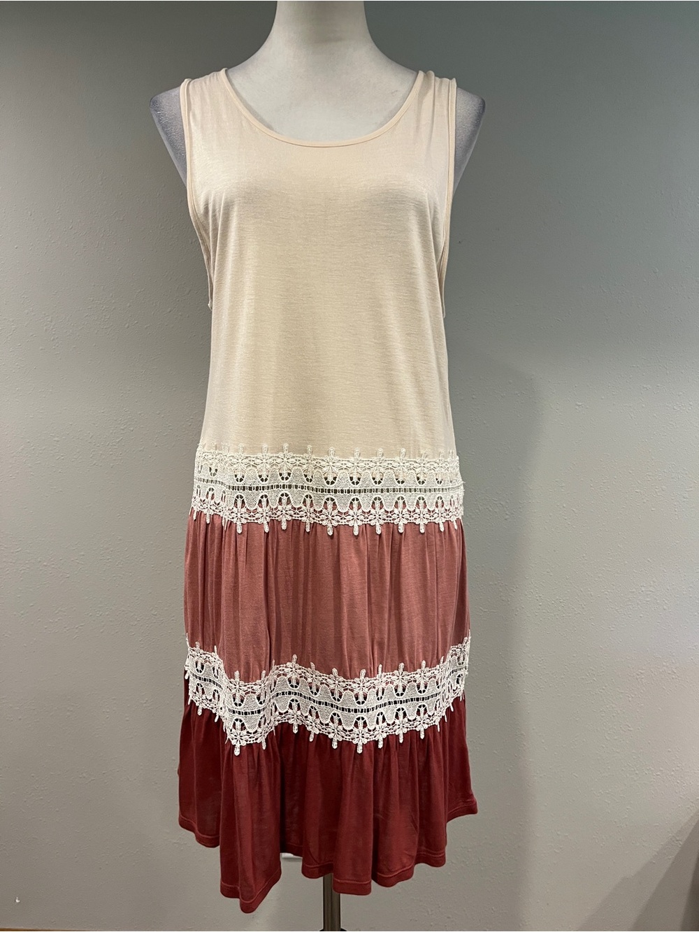 True self Sleeveless Two-Tone‎ Lace Trim Mini Dress size medium